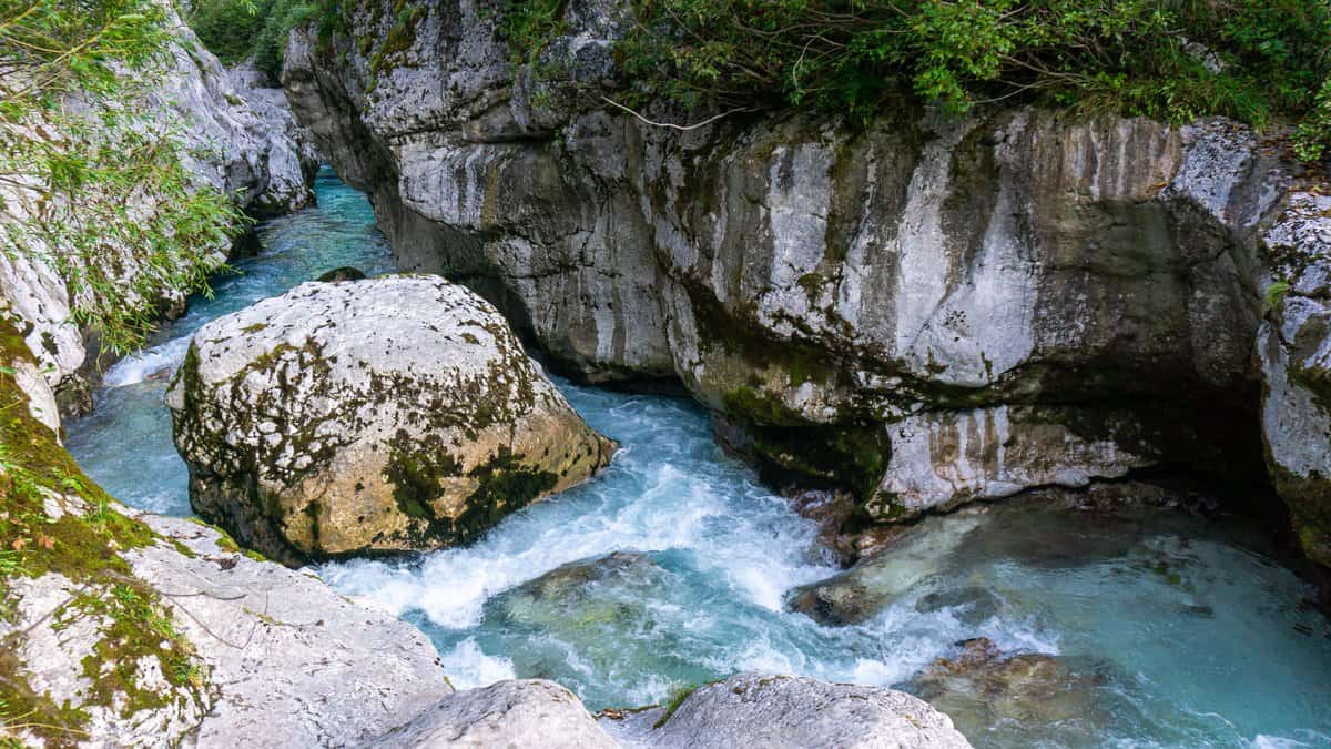 A rock splitting the Soča